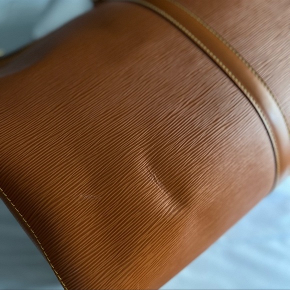 Louis Vuitton Leather Travel Bag - Picture 6 of 13